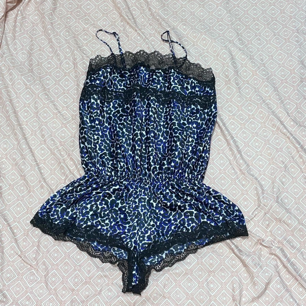 Leopard Sleep Onesie - Picture 3 of 4